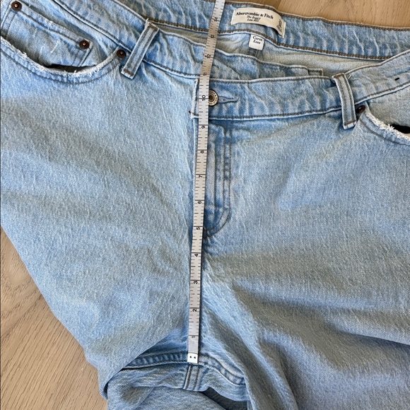 A&F - Curve Love The Baggy Low Rise Jeans - Picture 10 of 16